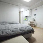 Enjoy Budget Apartment In Gangnam